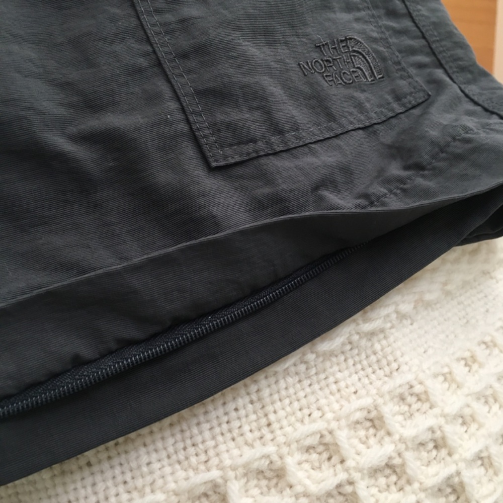 North face shorts - Picture 3 of 5